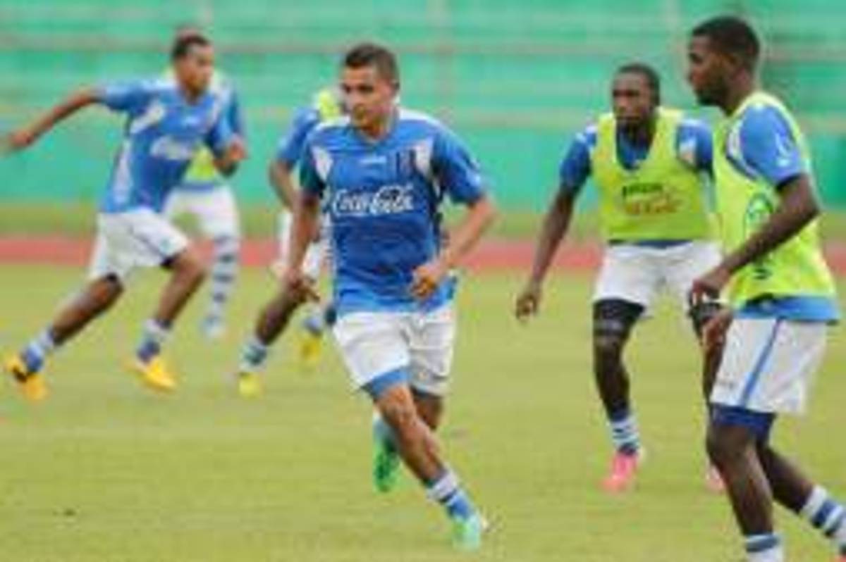 Suárez y el posible 11 de Honduras que debutará en Copa Oro