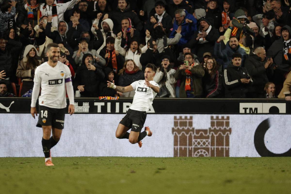 Kervin Arriaga perdió el derbi ante Valencia: el 'castigo' que recibió por su DT y el golazo de chilena que no pudo parar