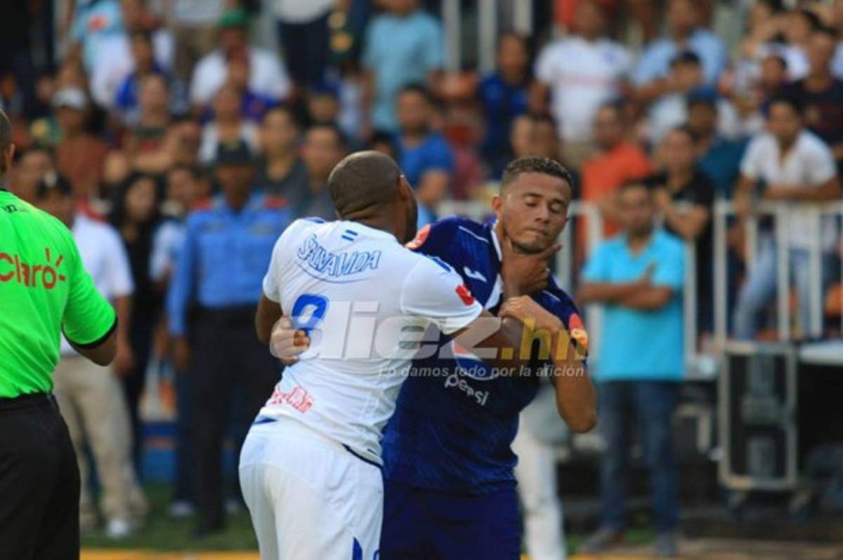 NO SE VIO POR TV: Wilson se saca la furia con Martínez y Rubilio hace gesto de crack a Costly  