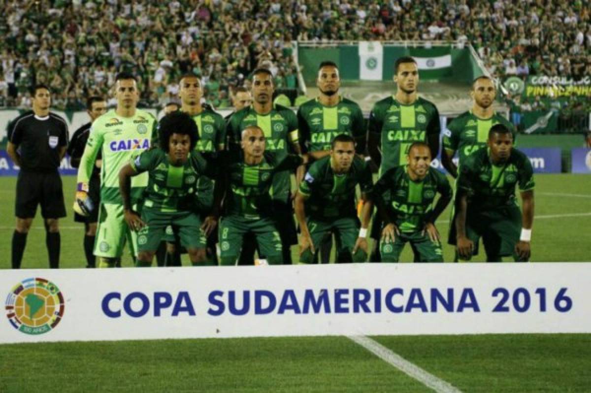 Terribles fotos del avión que se estrella con el club Chapecoense