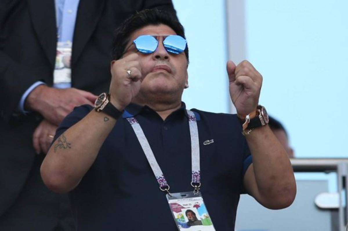 EN FOTOS: La nueva imagen que presentó Diego Maradona
