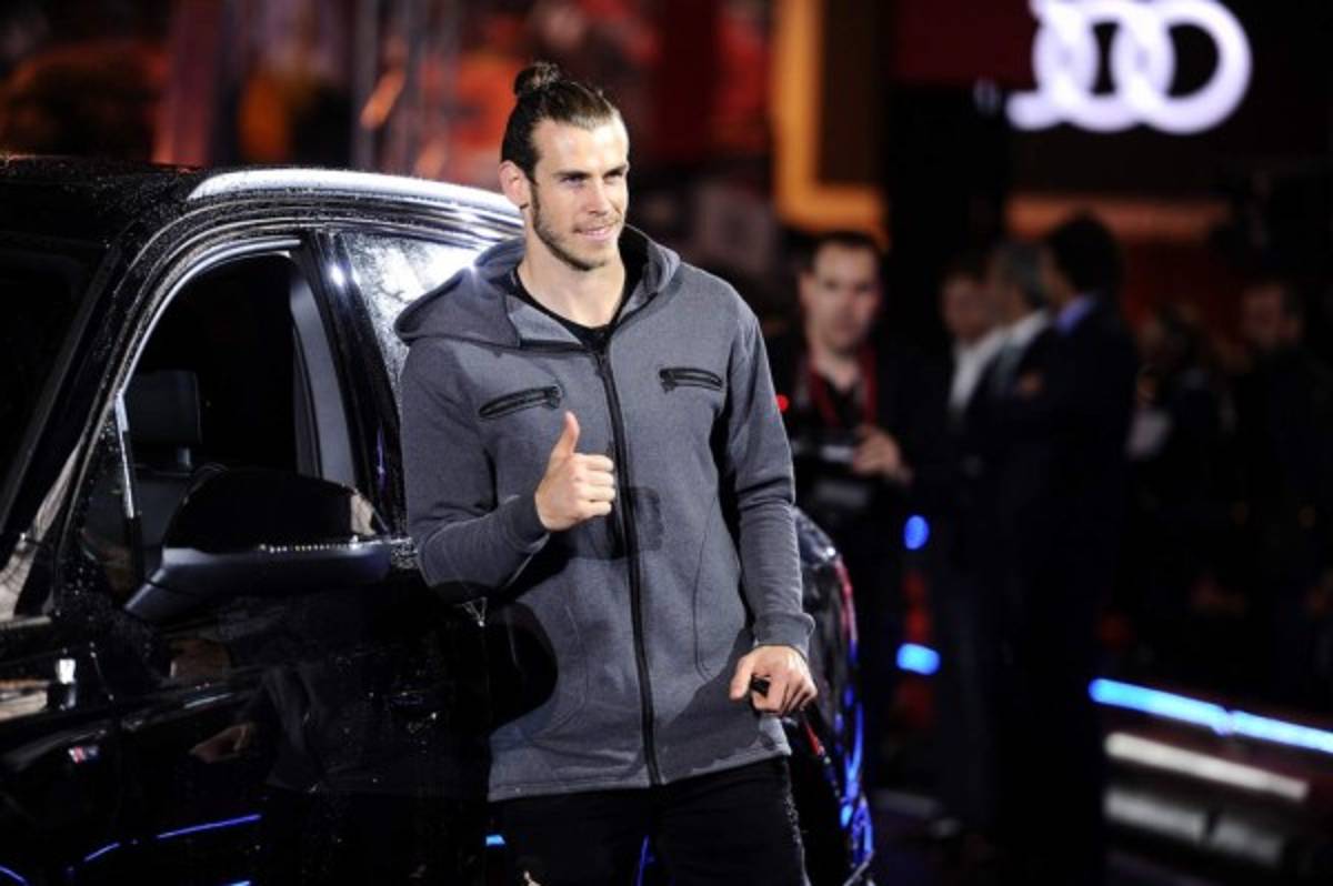 Los llamativos looks que usaron jugadores del Real Madrid para recoger sus Audis