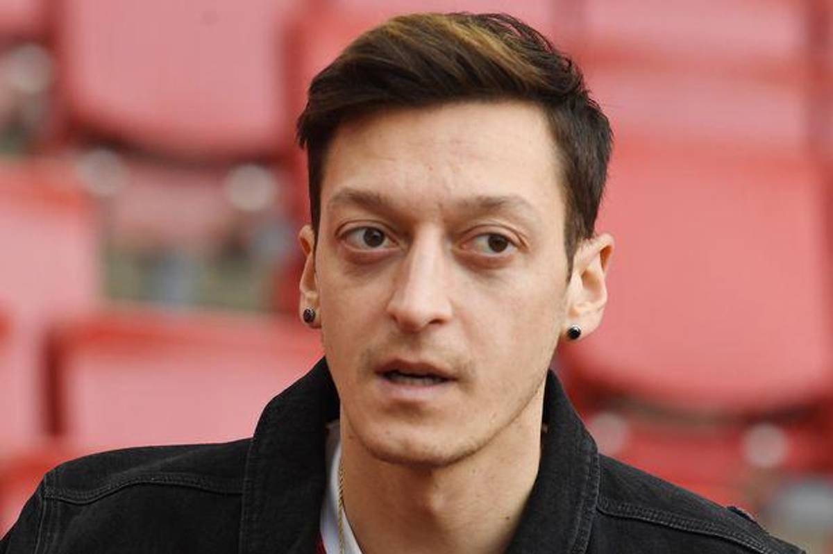 Dueño de equipo, sus propias botas y hasta clínicas: Así es el millonario imperio empresarial que tiene Mesut Ozil