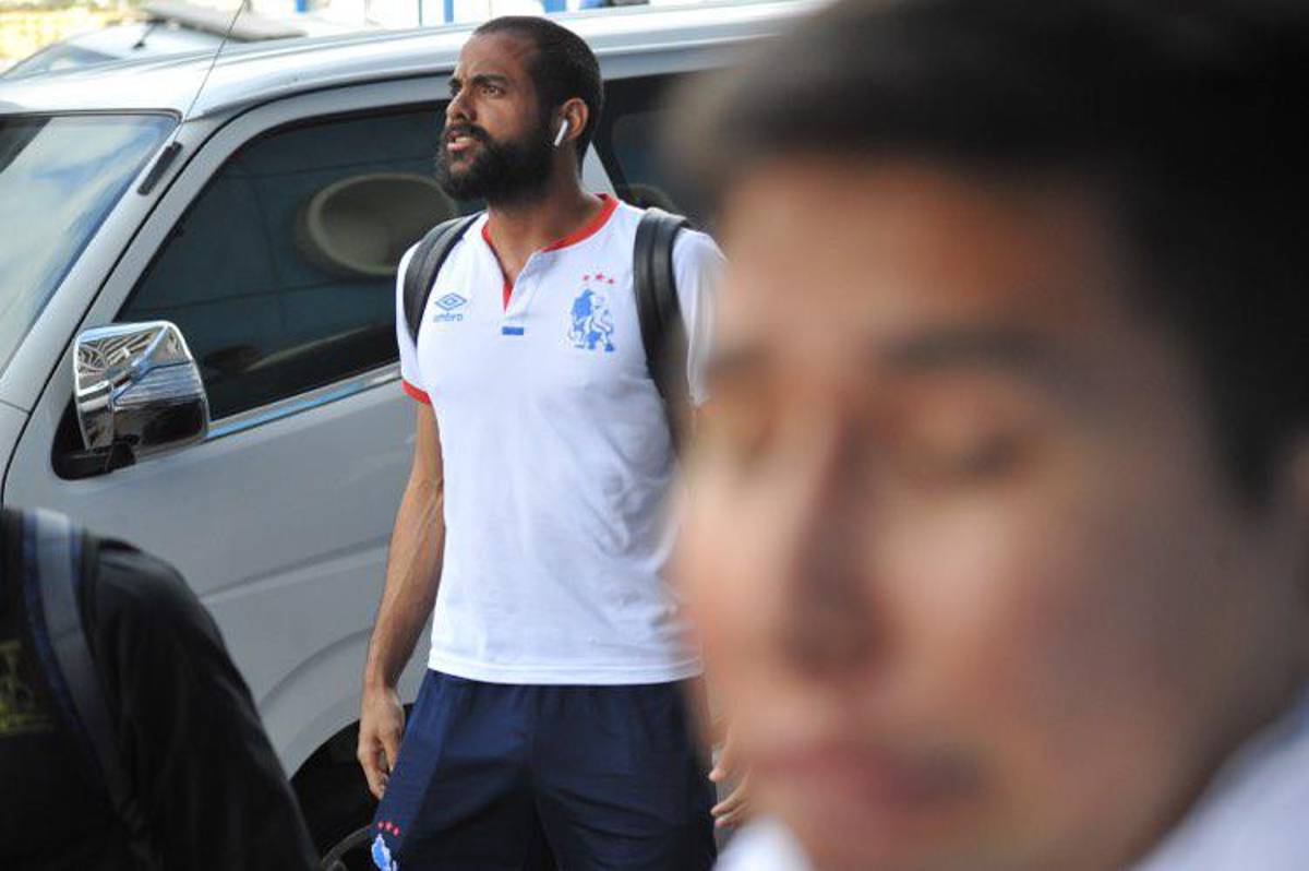 Los disturbios y la hostil llegada del Olimpia al estadio Chelato Uclés para la final de la Liga Nacional ante Motagua
