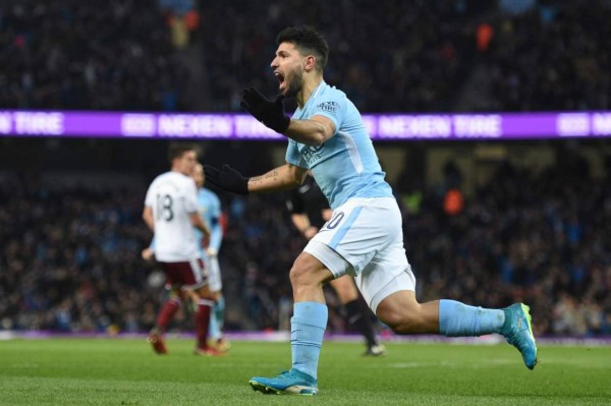 Manchester City's Argentinian striker Sergio Aguero celebrates scoring their first goal to equalise 1-1 during the English FA Cup third round football match between Manchester City and Burnley at Etihad Stadium in Manchester, north west England on January 6, 2018. / AFP PHOTO / Oli SCARFF / RESTRICTED TO EDITORIAL USE. No use with unauthorized audio, video, data, fixture lists, club/league logos or 'live' services. Online in-match use limited to 75 images, no video emulation. No use in betting, games or single club/league/player publications. /