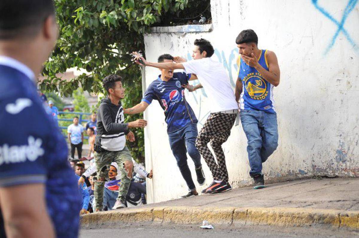 Los disturbios y la hostil llegada del Olimpia al estadio Chelato Uclés para la final de la Liga Nacional ante Motagua