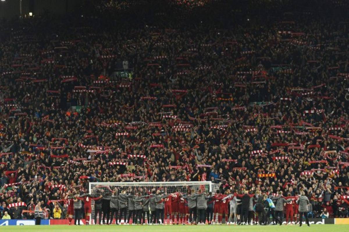 Liverpool squad and backroom staff celebrate in front of the Kop after winning the UEFA Champions league semi-final second leg football match between Liverpool and Barcelona 4-0 at Anfield in Liverpool, north west England on May 7, 2019. (Photo by Oli SCARFF / AFP)