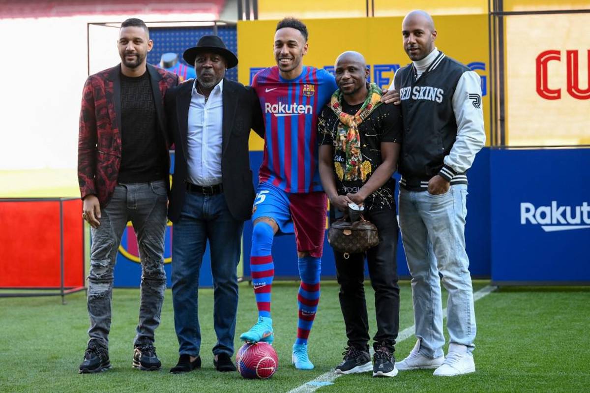 Así fue la presentación de Aubameyang con el Barcelona: se convierte en socio, su dorsal y cómo quiere que lo llamen