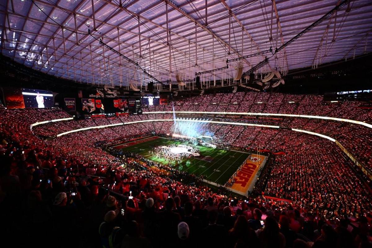 FOTOS: Usher y su espectacular ‘half-time show’ en el Super Bowl; los invitados estrellas y el regalo especial