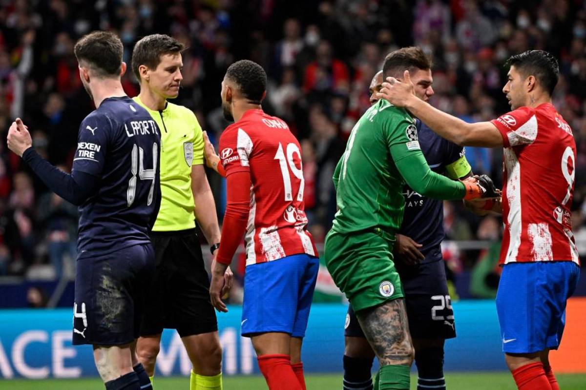 Un final de alto voltaje en el Wanda y Anfield: Cholo Simeone y sus jugadores del Atlético descontrolados en contra del árbitro