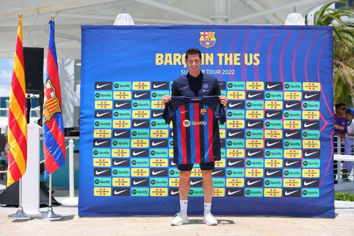 Así fue la sencilla presentación de Lewandowski en Miami como nuevo jugador del Barcelona ¿Y su dorsal?