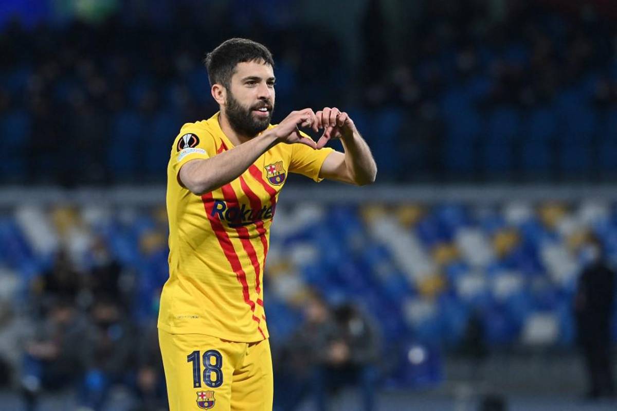 Piqué se disfraza de ‘9’, el mensaje por el conflicto Rusia-Ucrania y Puyol sorprende con su revelación en el Barcelona-Napoli