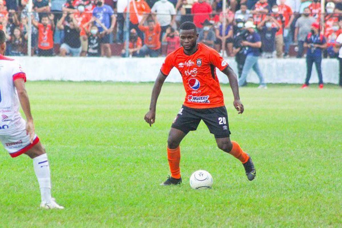 EL MERCADO: Real España con tres salidas y dos fichajes; Motagua se fija en otro delantero hondureño y México recibe a catracho