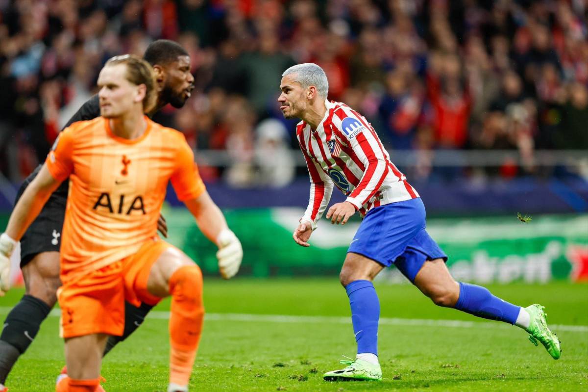 El penal milagroso del Barcelona y futbolista se rompe; lo sacaron del partido tras recibir tres goles en 15 minutos