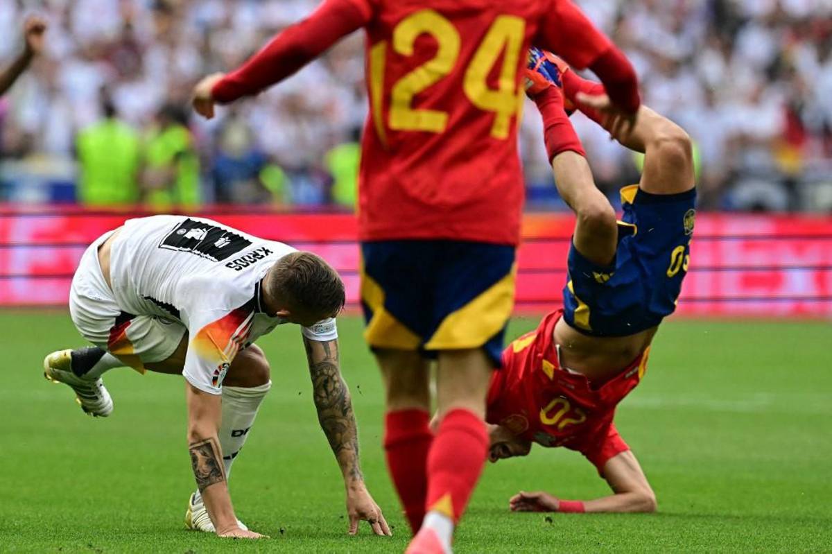 Kroos se cargó a Pedri en su último partido: duras imágenes de la eliminación de Alemania ante España en la Eurocopa