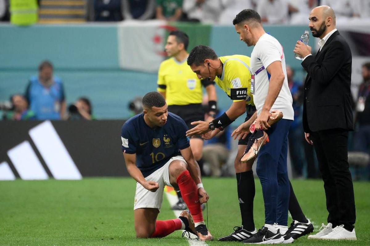 El tremendo gesto de Mbappé, Hakimi y Ziyech destrozados; el que fue sacado del estadio y el festejo del presidente de Francia