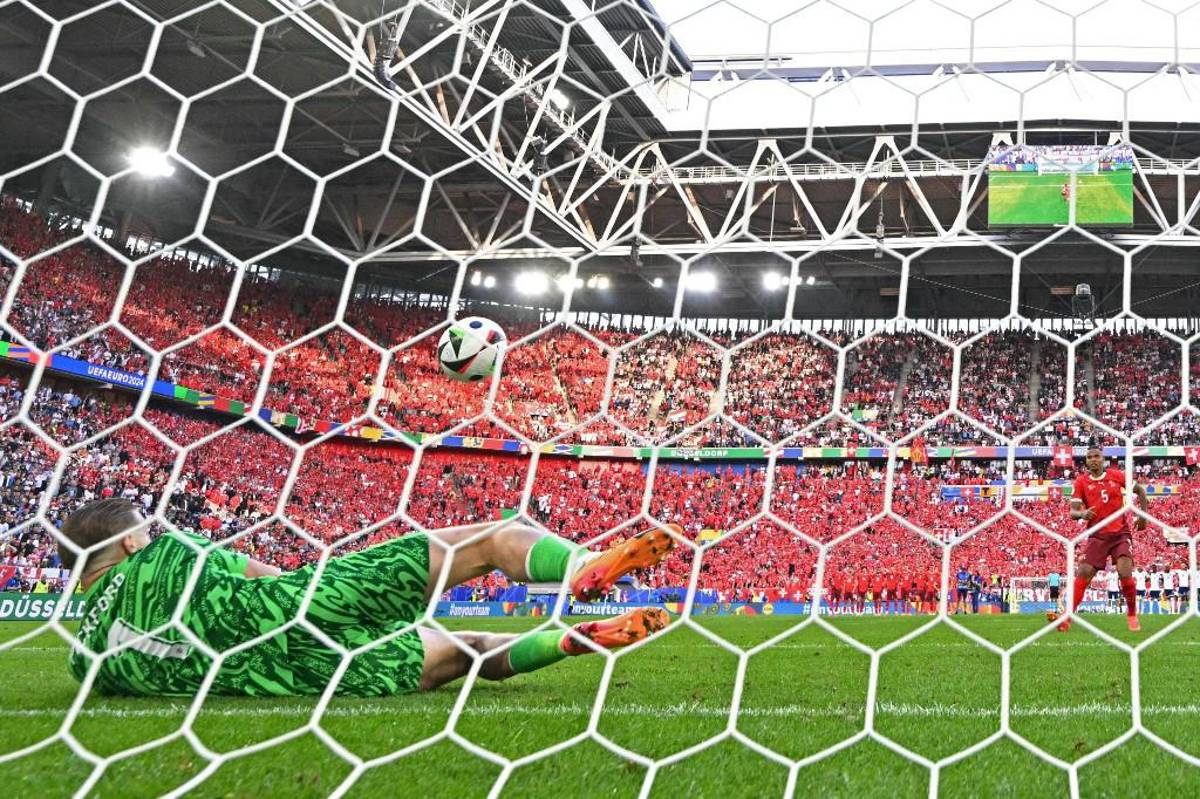 Portero de Inglaterra tenía estudiado a los jugadores de Suiza por los penales: “Akanji, tírate a la izquierda”