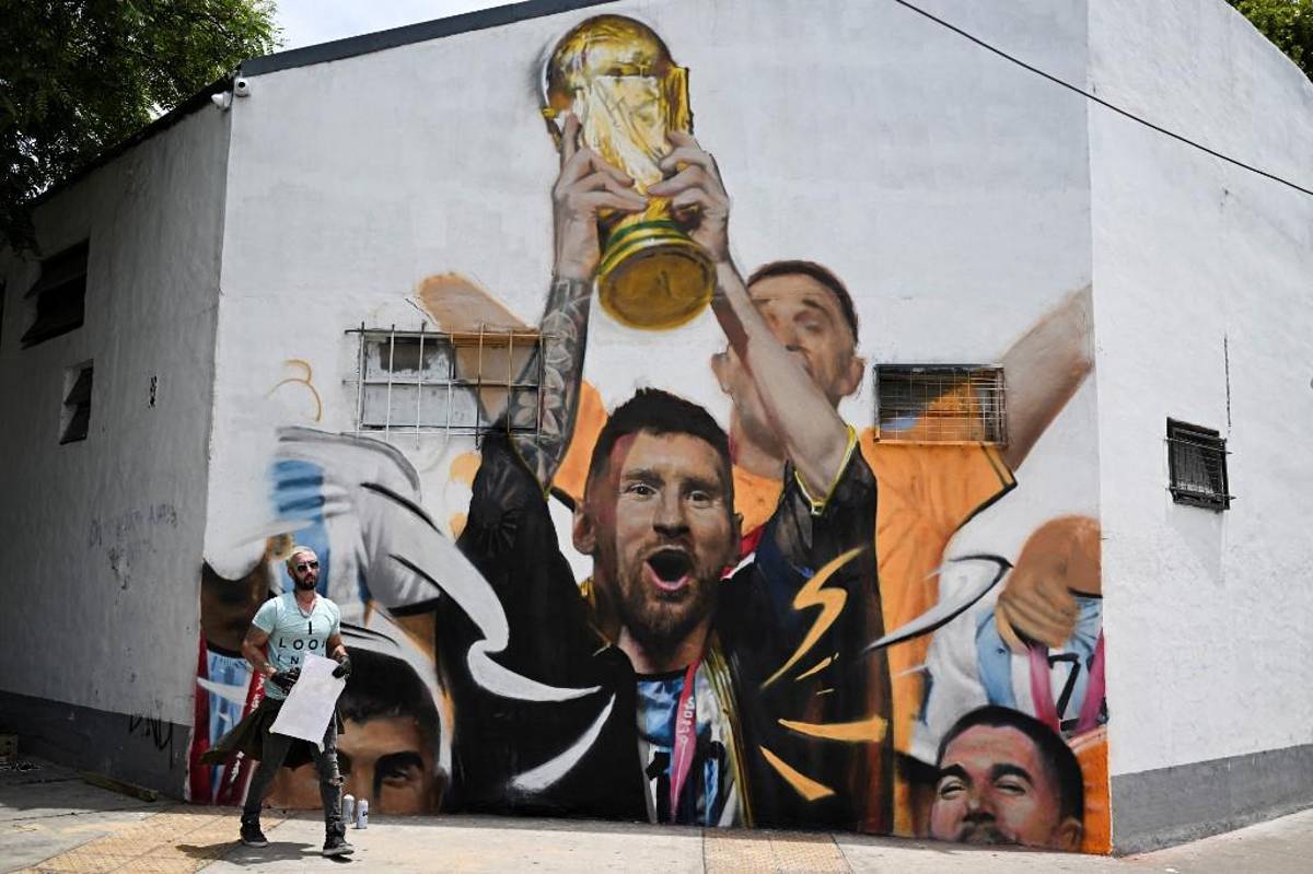 Brutal mural en Argentina: Así inmortalizan a Lionel Messi cuando levanta la Copa del Mundo de Qatar 2022