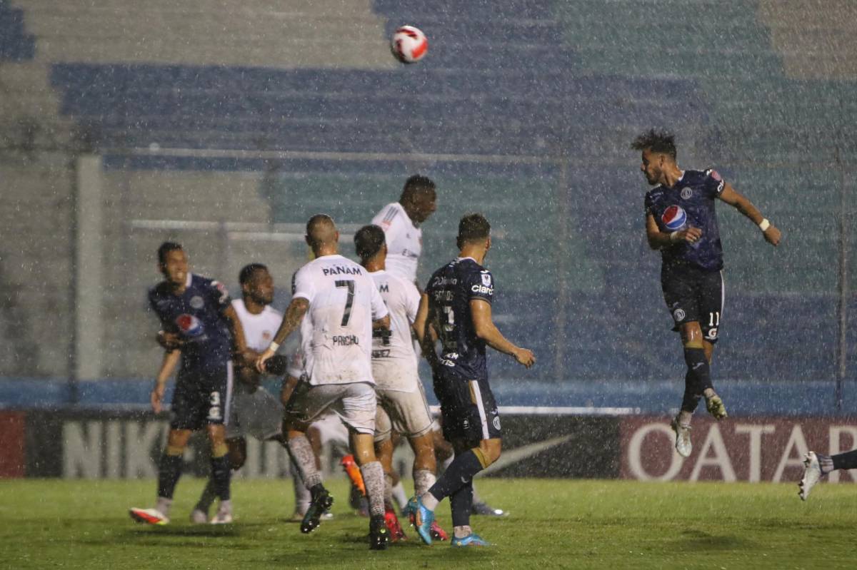 Cibao FC y su público trajeron salsa, bachata y merengue, pero en la cancha Motagua bailó sus goles al ritmo punta