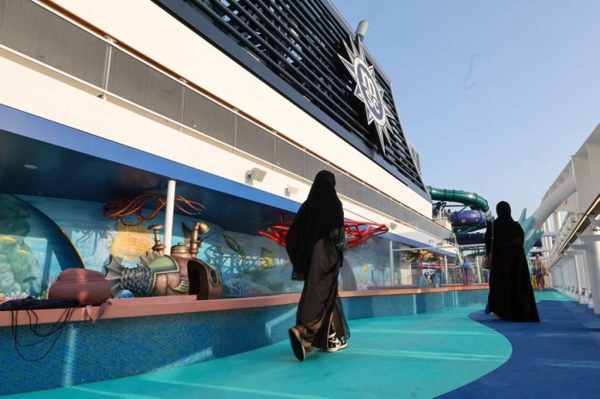 Llegó a Doha el primer crucero que servirá como hotel flotante para el Mundial y la ‘sorpresa’ que se llevaron los aficionados