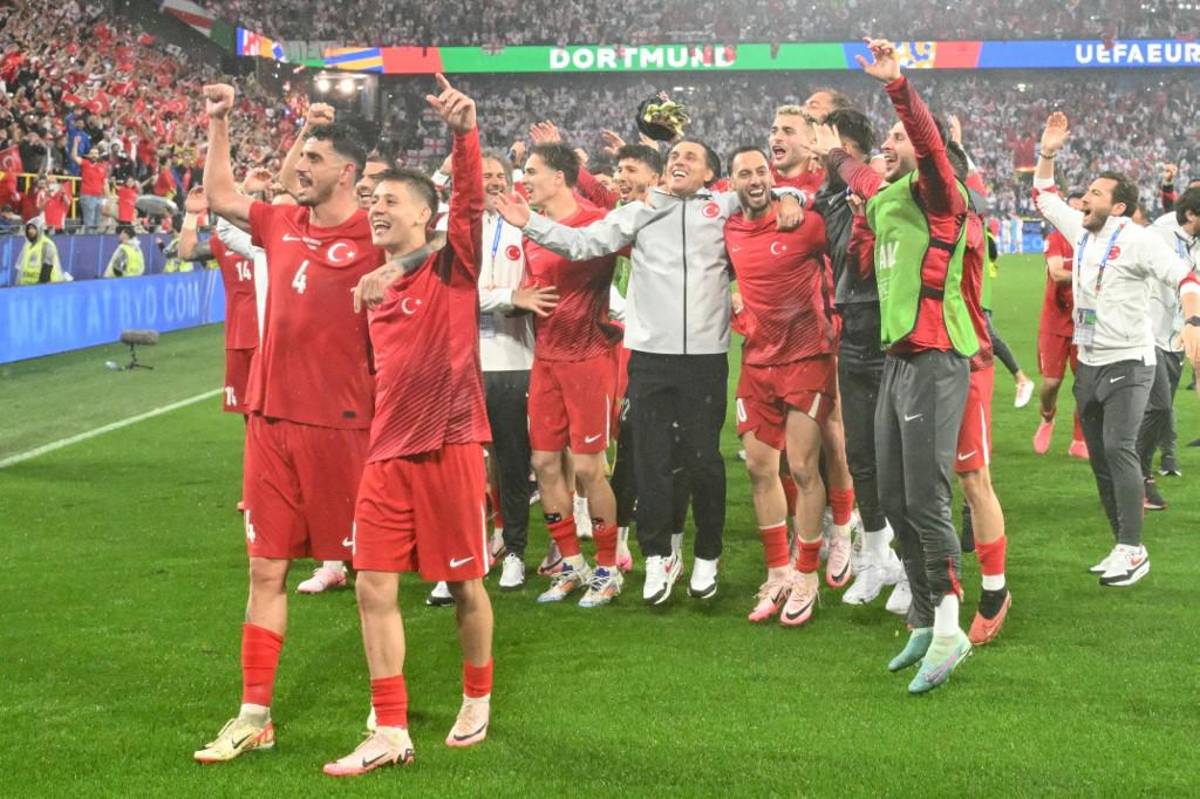 Arda Güler brilló en la Eurocopa y hermosas turcas montan una fiesta luego del triunfo ante Georgia