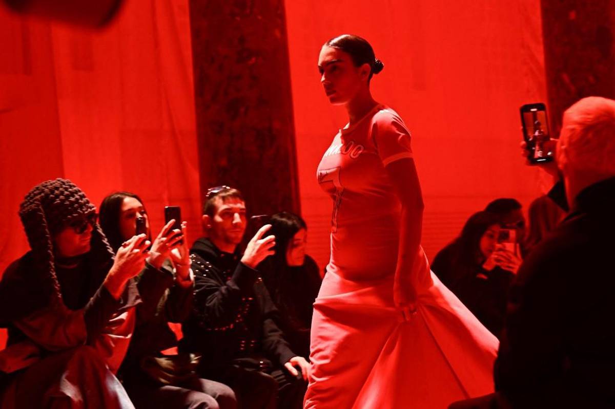 Georgina Rodríguez sorprendió en París con su atuendo: le rinde homenaje a Cristiano Ronaldo y la declaración de amor