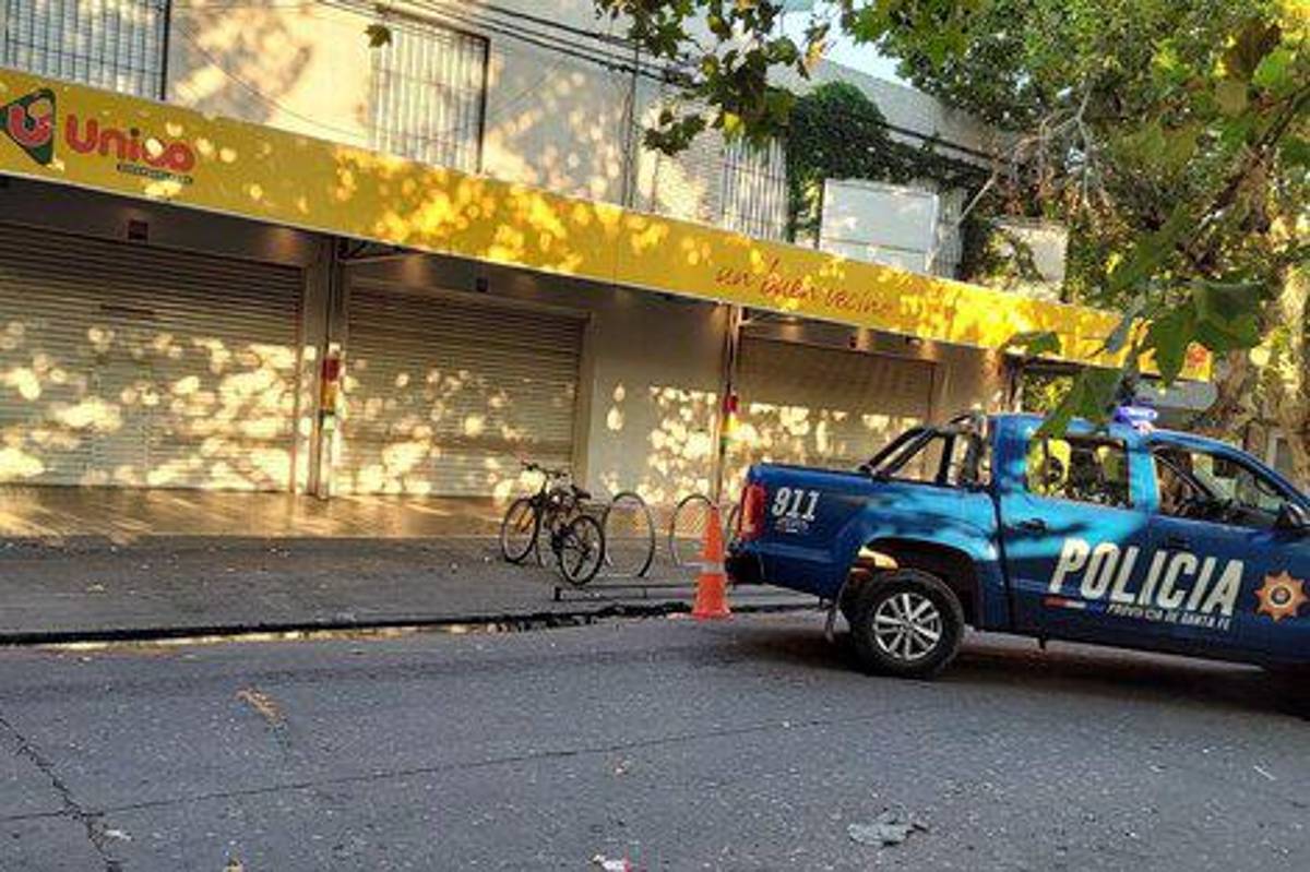 Llegaron armados, 14 balazos y una nota para Messi: “Te estamos esperando; Javkin es narco y no te va a cuidar”