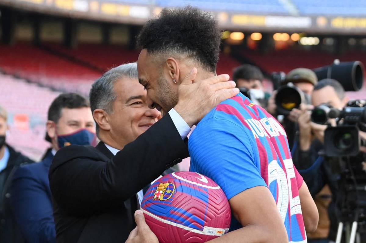 Así fue la presentación de Aubameyang con el Barcelona: se convierte en socio, su dorsal y cómo quiere que lo llamen