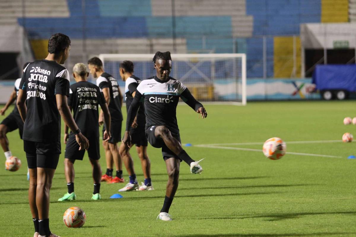 Honduras entrena en Tegucigalpa y viajará sin cuatro legionarios ¿Cuántos millones es la inversión en los vuelos chárter?
