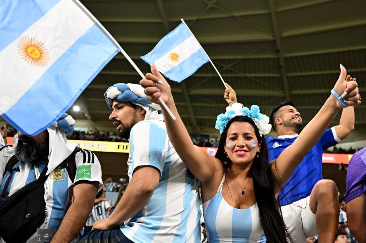 Los argentinos se tienen tremendo fiestón en el Ahmad bin Ali Stadium.