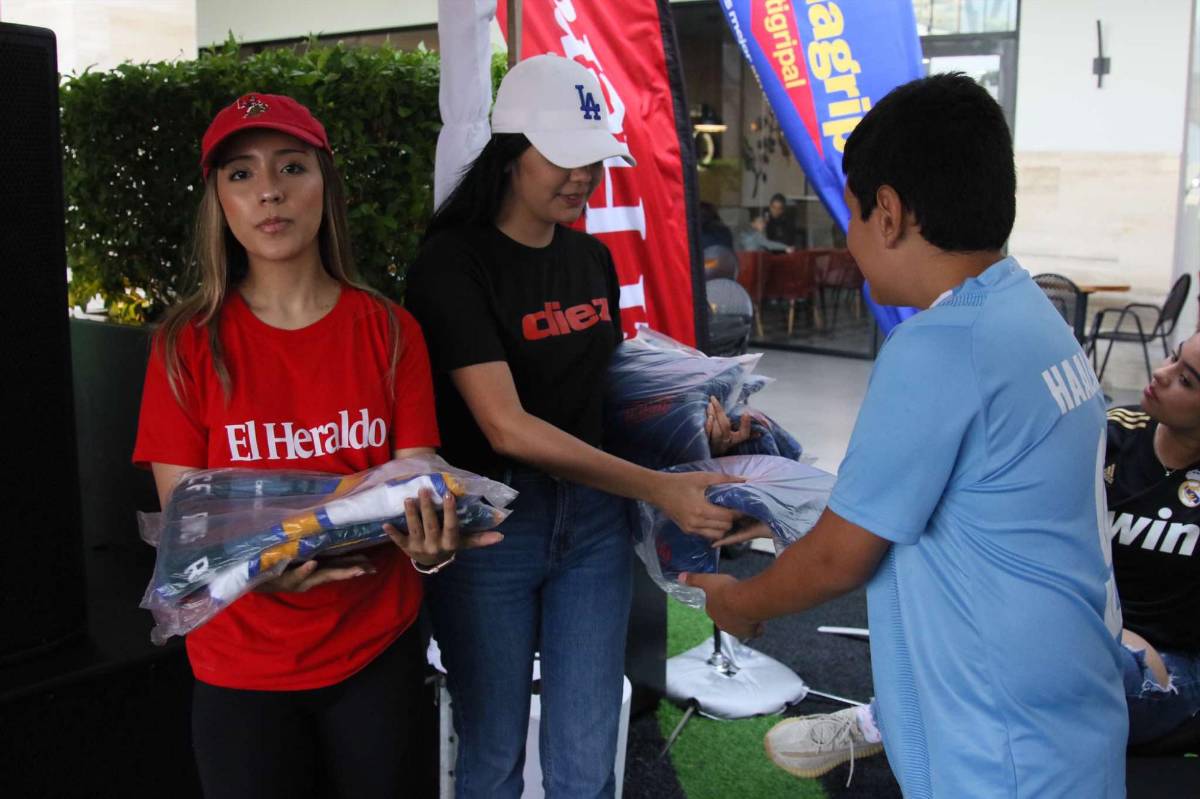Caras largas, burlas, celebraciones y un “ahorcado”... ¡así se vivió el clásico Real Madrid vs Barcelona en el estadio virtual de DIEZ!