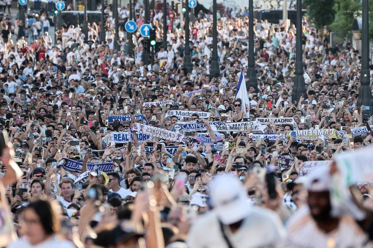 Real Madrid montó un fiestón en Cibeles: el puro de Ancelotti, Camavinga lidera los bailes y la despedida de Kroos