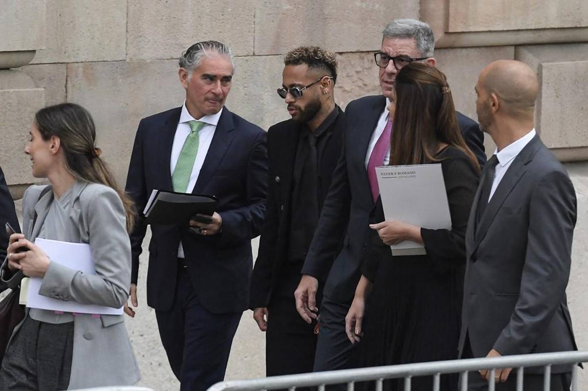 Así fue captado Neymar en Barcelona para aclarar el escándalo que sacude su carrera a pocos días del Mundial de Qatar