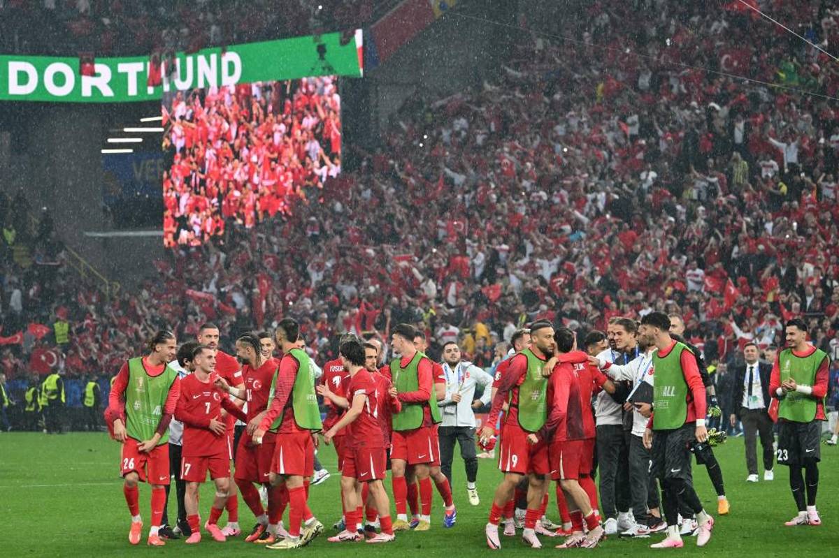 Arda Güler brilló en la Eurocopa y hermosas turcas montan una fiesta luego del triunfo ante Georgia