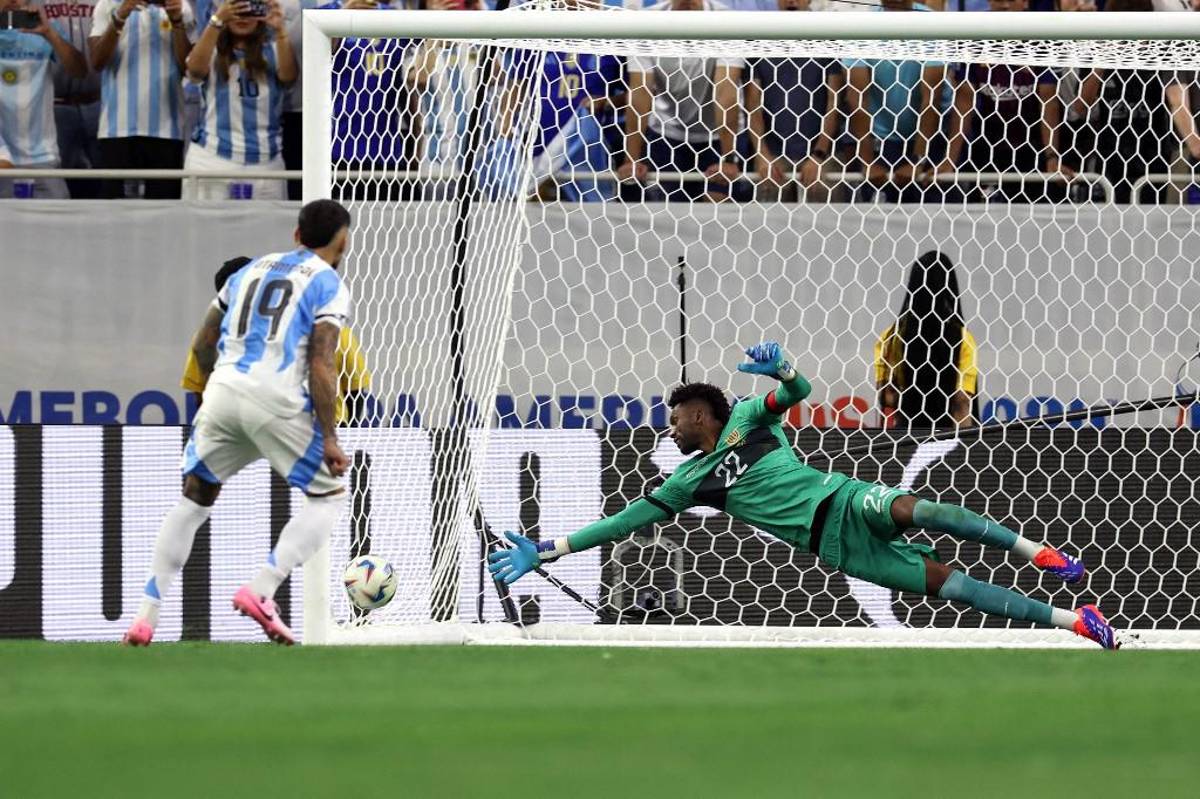 Copa América 2024: Messi falló penal, el show del Dibu Martínez y así festejó Argentina el sufrido pase a semifinales