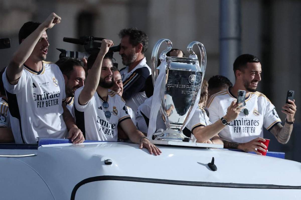 Real Madrid montó un fiestón en Cibeles: el puro de Ancelotti, Camavinga lidera los bailes y la despedida de Kroos
