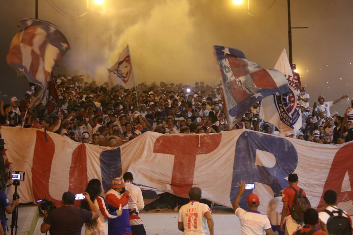 ¡Increíble llenazo! Aglomeración de aficionados a las afueras del estadio Nacional es una locura previo al Olimpia-Municipal