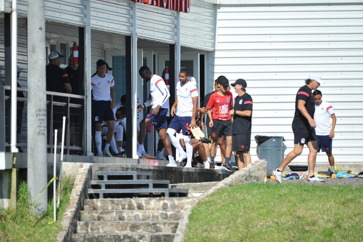 Patón Mejía llegó a despedirse: Así fue el entrenamiento del Olimpia sin una de sus figuras, ¿Qué hizo Troglio?