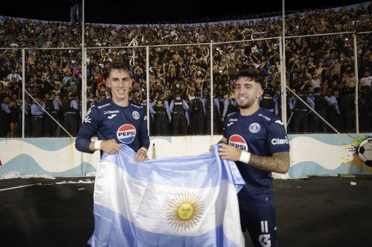 ¡Festejo del campeón! Besos al goleador, Diego Vázquez celebró en el camerino y locura de la plantilla de Motagua con el título