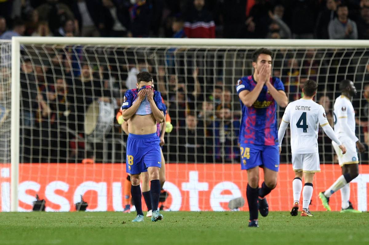 FOTOS: ¿Nuevo fichaje? El crack que estuvo en el Camp Nou, la sentencia a Dembélé y la enorme pancarta en el Barcelona-Napoli