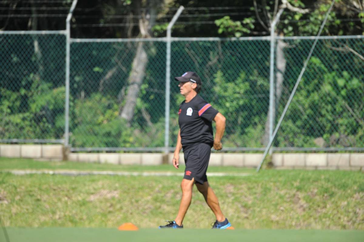 Patón Mejía llegó a despedirse: Así fue el entrenamiento del Olimpia sin una de sus figuras, ¿Qué hizo Troglio?