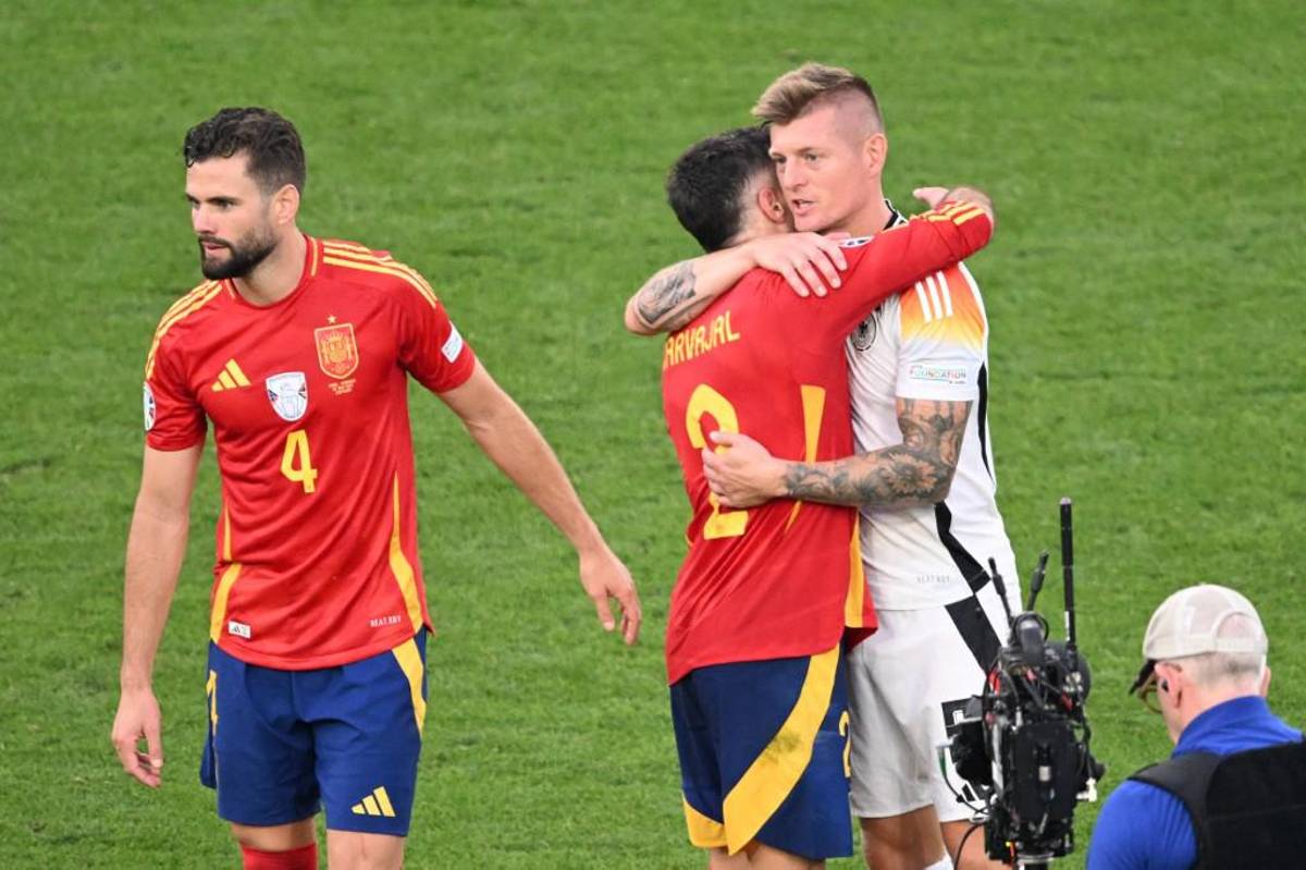 Kroos se cargó a Pedri en su último partido: duras imágenes de la eliminación de Alemania ante España en la Eurocopa