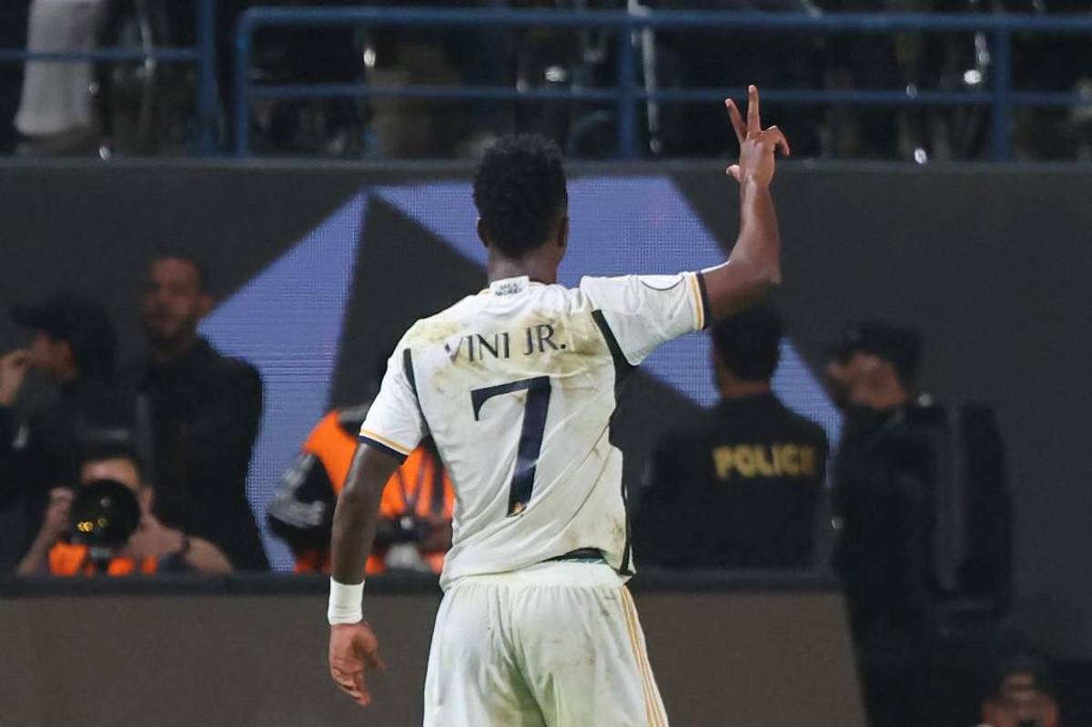 El show de Vinicius y recuerda a Cristiano Ronaldo; Real Madrid se mofa del Barcelona tras ganar la Supercopa de España