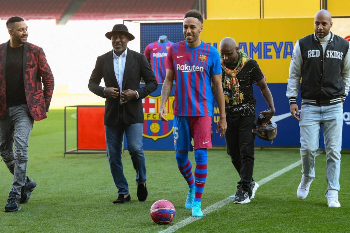 Así fue la presentación de Aubameyang con el Barcelona: se convierte en socio, su dorsal y cómo quiere que lo llamen