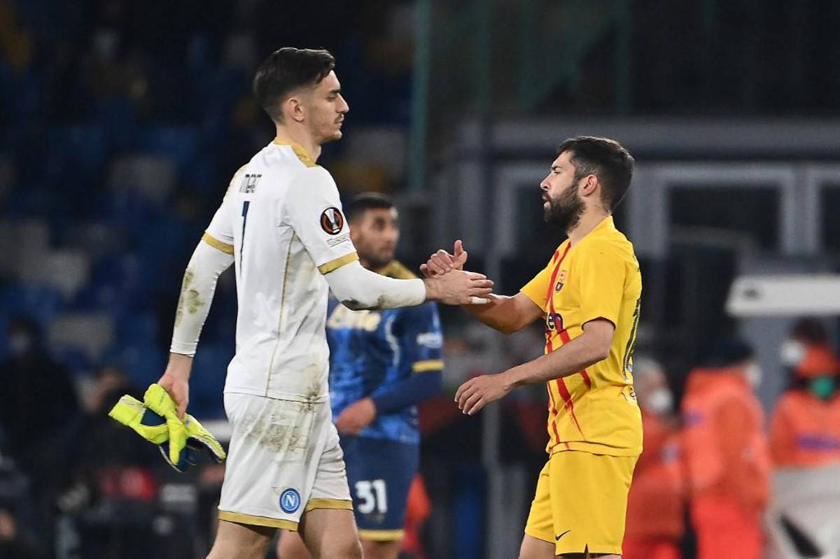 Piqué se disfraza de ‘9’, el mensaje por el conflicto Rusia-Ucrania y Puyol sorprende con su revelación en el Barcelona-Napoli