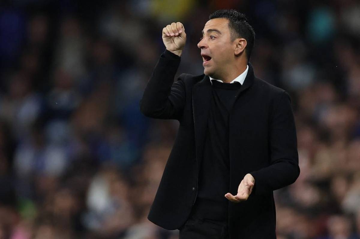 ¡Polémica! Ultras del Espanyol invaden el campo y corren a los jugadores del Barcelona tras quedar campeones de LaLiga