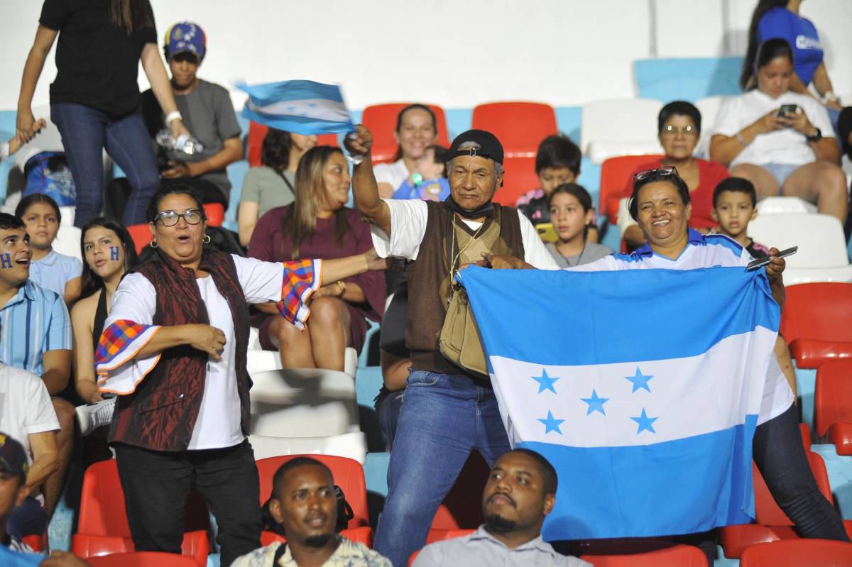 La futbolista que conmovió con sus hijos, jugador del Olimpia presente y belleza en el Honduras - Nicaragua