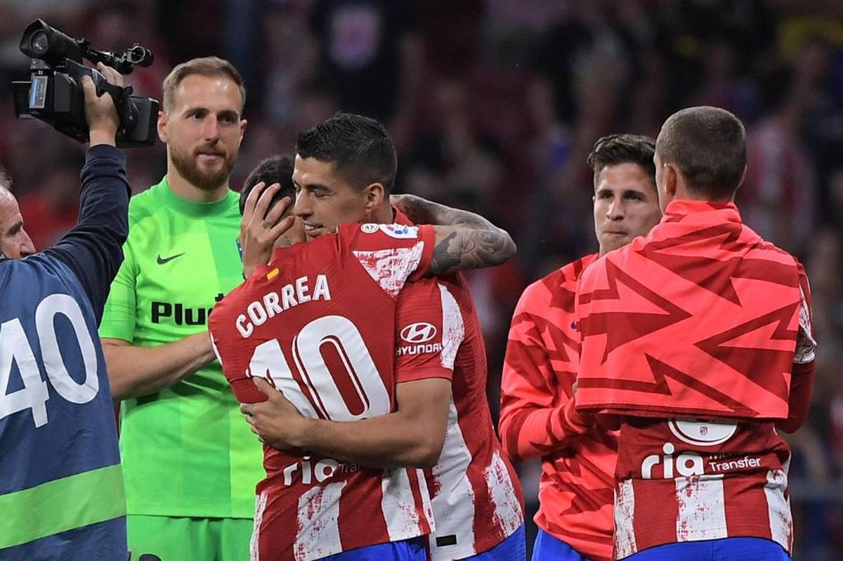 Pasillo y lágrimas en el Atlético: así fue la dura despedida de Luis Suárez y Héctor Herrera en el Wanda Metropolitano