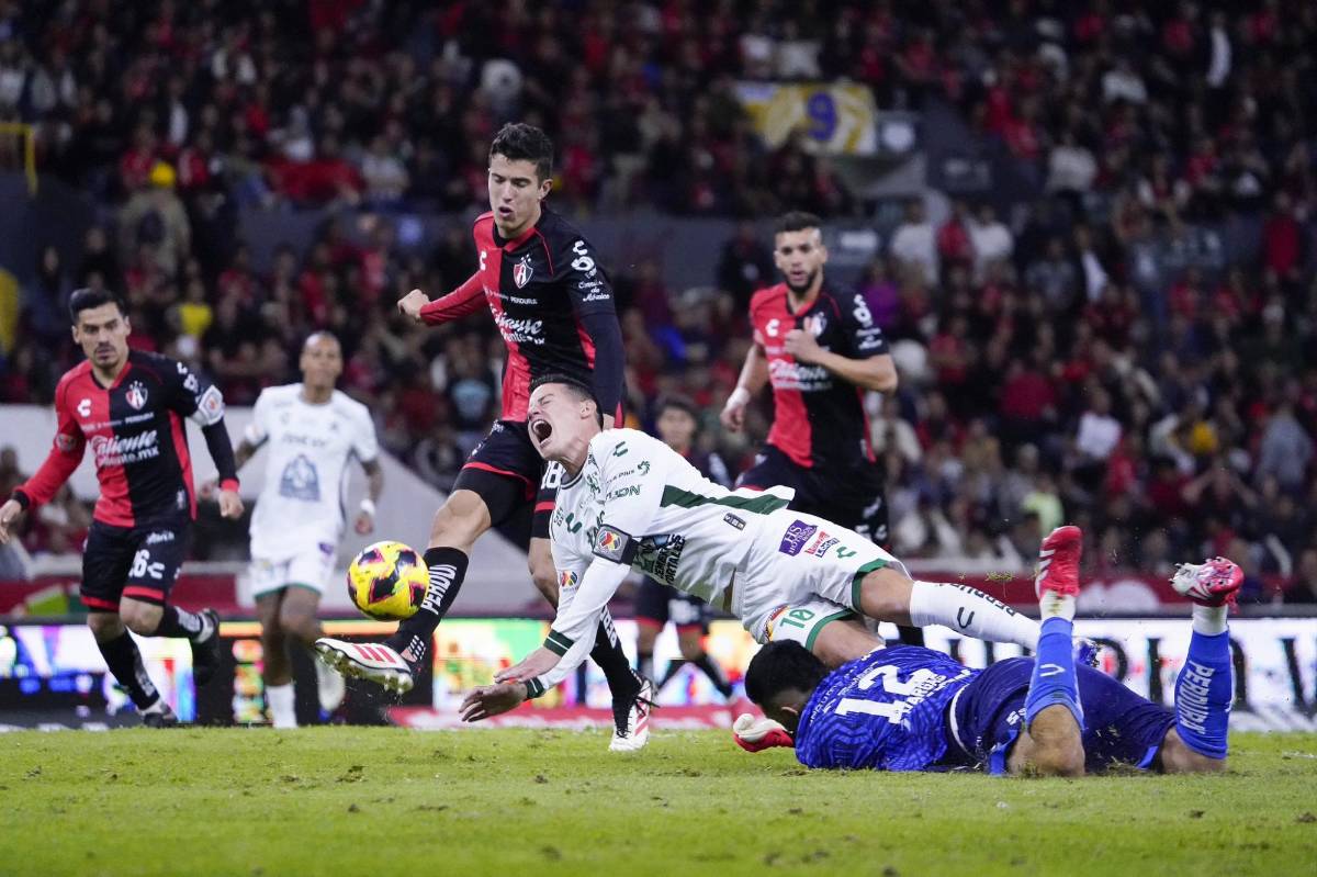 James Rodríguez tuvo un debut soñado en la Liga MX: provocó un penal y lideró la remontada del León ante Atlas