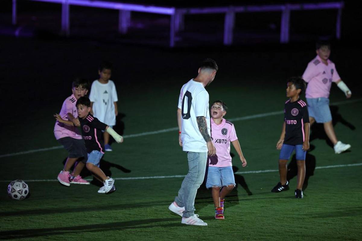 Así fue el reencuentro de Messi con Busquets en el Inter Miami; Antonela levanta suspiros y el cálido saludo con Beckham